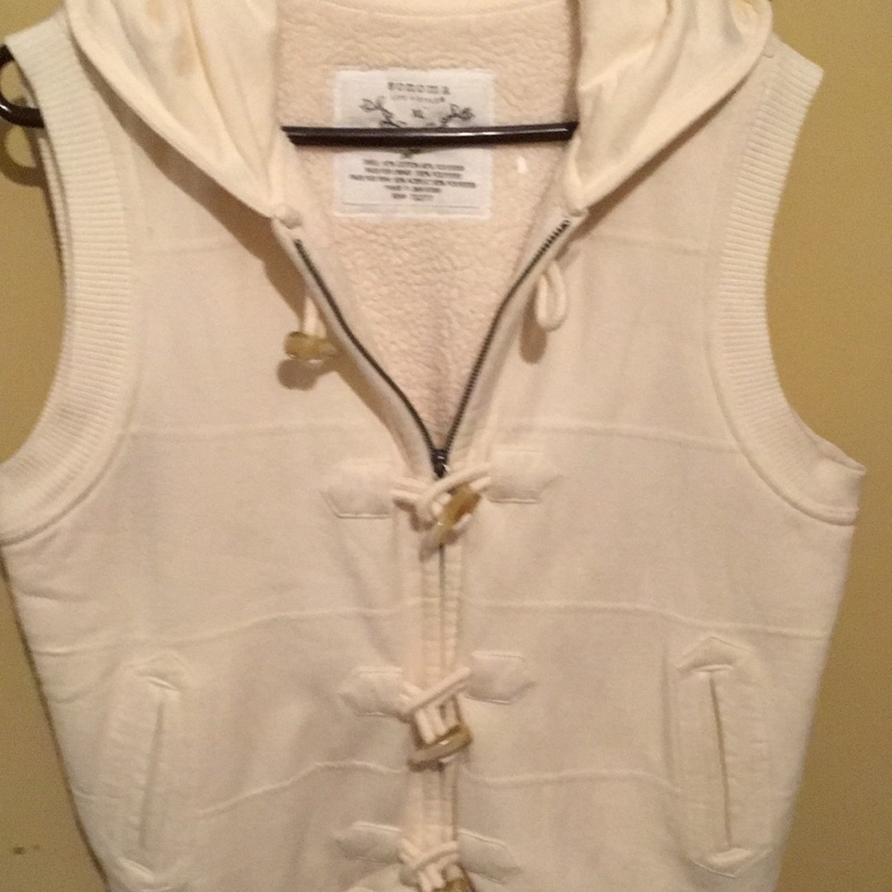 New Sonoma off-white vest XLARGE